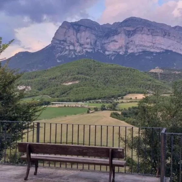 Preciosas Vistas a La Montaña, Luminoso y Acogedor，位于El Pueyo de Araguás的酒店