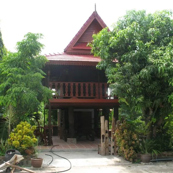 Teak house Chiang Mai，位于Ban Nam Thong的酒店