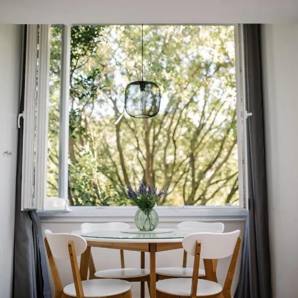 Big Tree Apartment & The Nest Apartment - free Parking，位于莫斯塔尔的酒店
