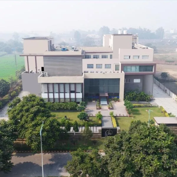 TDI Club Retreat Kundli，位于索尼帕特的酒店