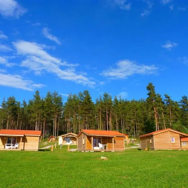 Les Chalets du Haut-Forez，位于Saint-Bonnet-le-Château的酒店