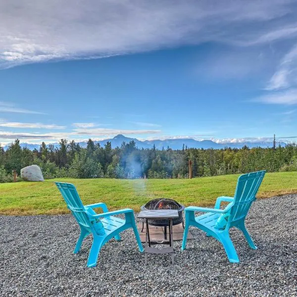 Secluded Palmer Home with Mountain Views!，位于帕尔默的酒店