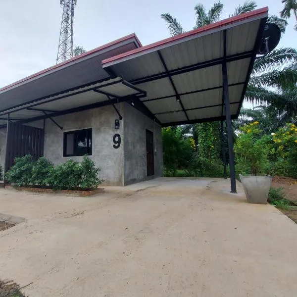 ชาลีรีสอร์ท ชุมพร，位于春蓬的酒店