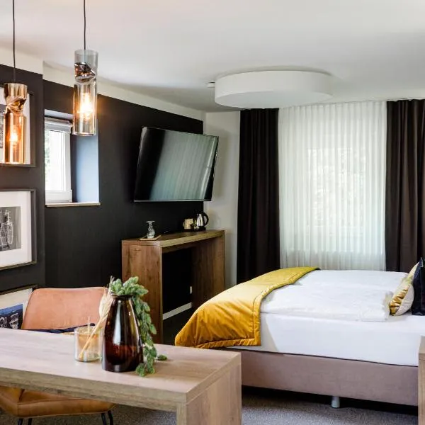 茨威尔格施罗森餐厅酒店，位于格拉的酒店