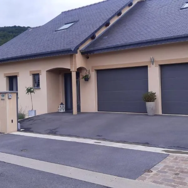 Gite Vallée et Semoy，位于Château-Regnault-Bogny的酒店