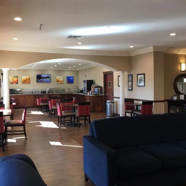 厄尔利布朗伍德康福特茵酒店，位于Lake Brownwood的酒店