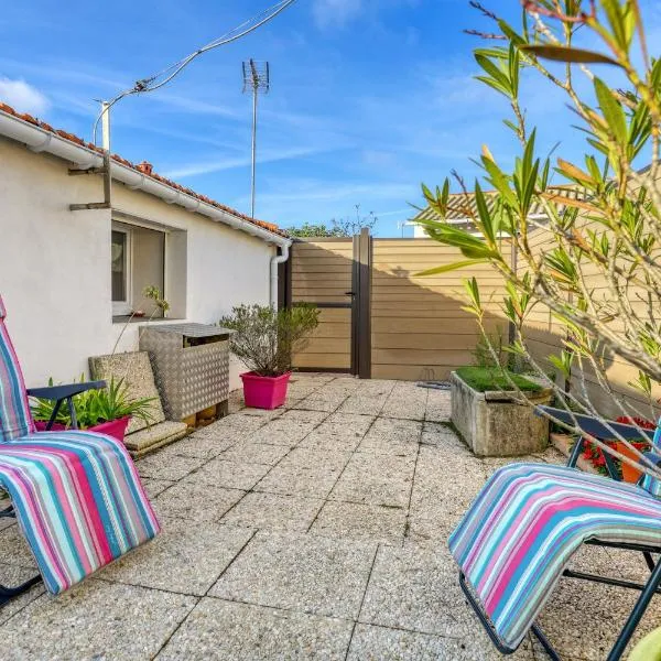 Maison charmante à L'Épine avec jardin clôturé et terrasse，位于LʼÉpine的酒店