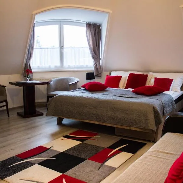 Vadász Panzió és Étterem，位于松博特海伊的酒店