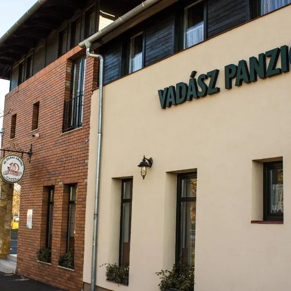 Vadász Panzió és Étterem，位于Gyöngyösfalu的酒店