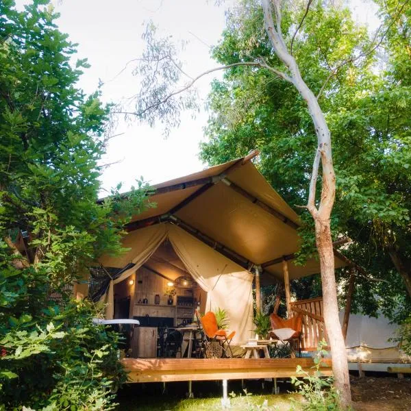 Castlemaine Gardens Luxury Safari Tents，位于Baringhup的酒店