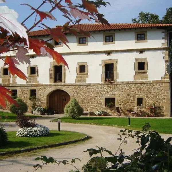 阿拉斯圣潘塔莉安卡瑟纳酒店，位于San Pantaleón de Aras的酒店