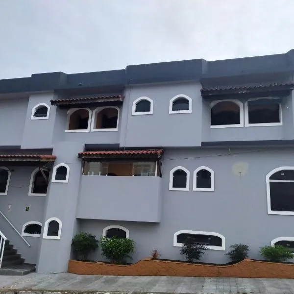 Hotel Haloha，位于佩鲁伊比的酒店