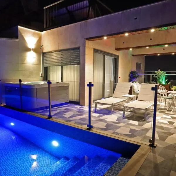 Luxury Rooftop Apartment in Netanya，位于内坦亚的酒店