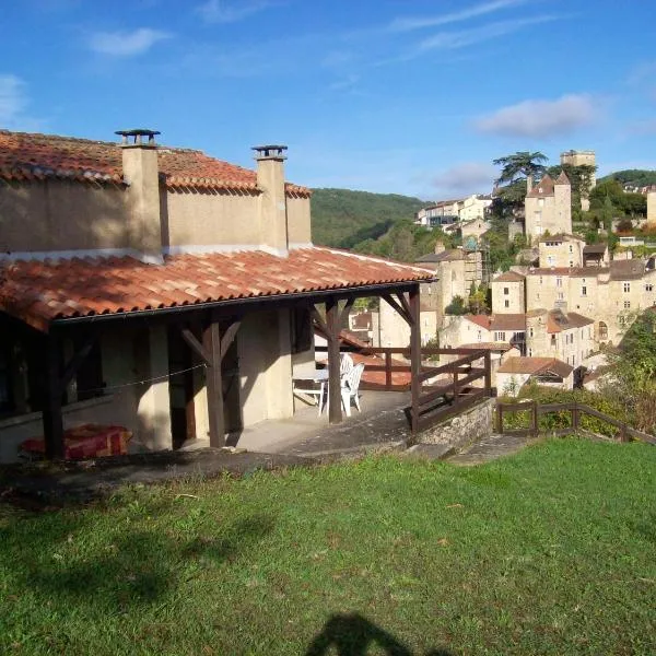 Charmante maison à Puy-l'Évêque avec jardin et balcon，位于Puy-lʼÉvêque的酒店