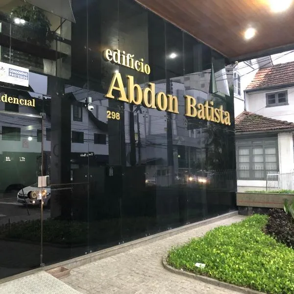 Abdon Batista - Apto completo central, Smart TV，位于约恩维利的酒店