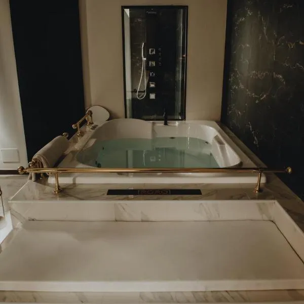 Royalroom-relaxing spa & luxury apartments，位于丽都迪奥斯蒂亚的酒店