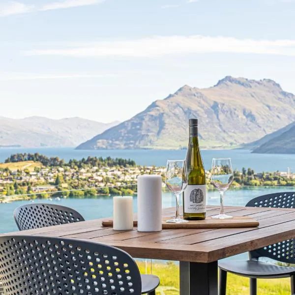 Queenstown Lake and Mountain View Retreat Free Wifi Free Street Parking，位于皇后镇的酒店