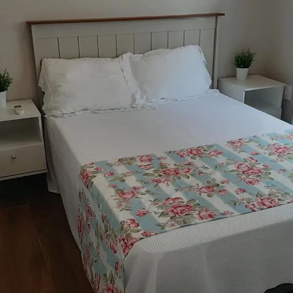 Apartamento inteiro e completo em Tijucas moderno e confortável，位于蒂茹卡斯的酒店