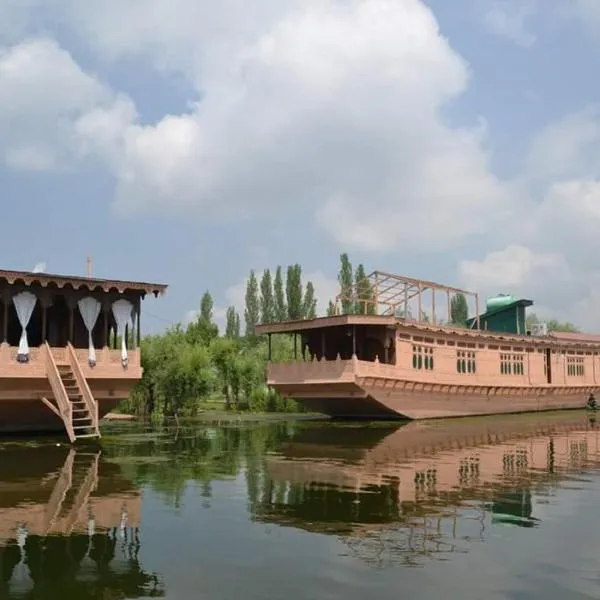 Wangnoo Heritage Houseboats，位于Rājbāgh的酒店