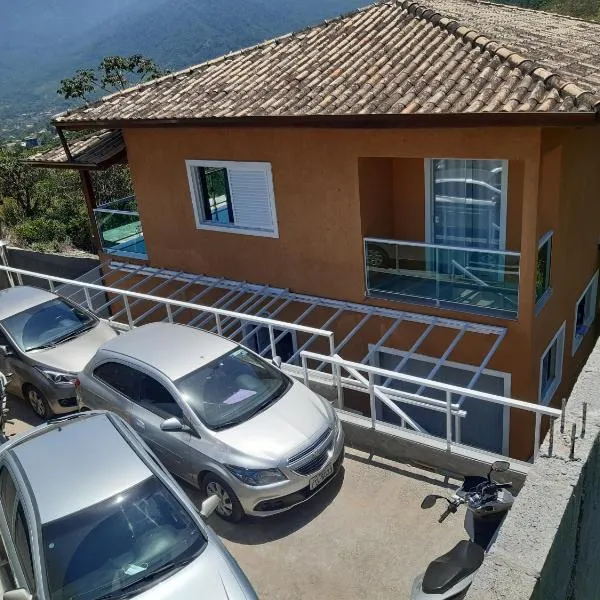 Linda casa com vista pro mar!!，位于伊利亚贝拉的酒店