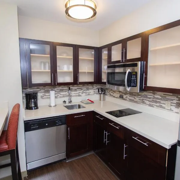 鲍林格林住桥套房酒店，位于博林格林的酒店