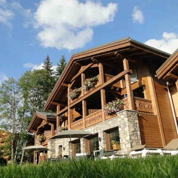 Les Chalets d'Adelphine & SPA，位于阿沃里亚兹的酒店