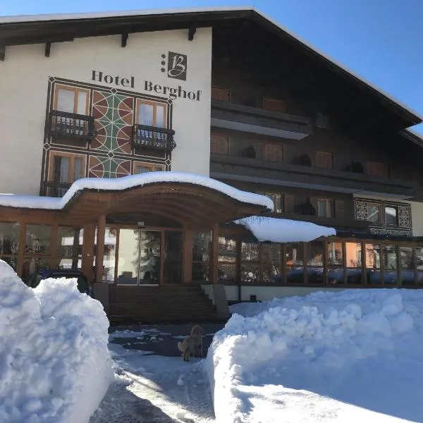 Hotel Berghof，位于Irschen的酒店