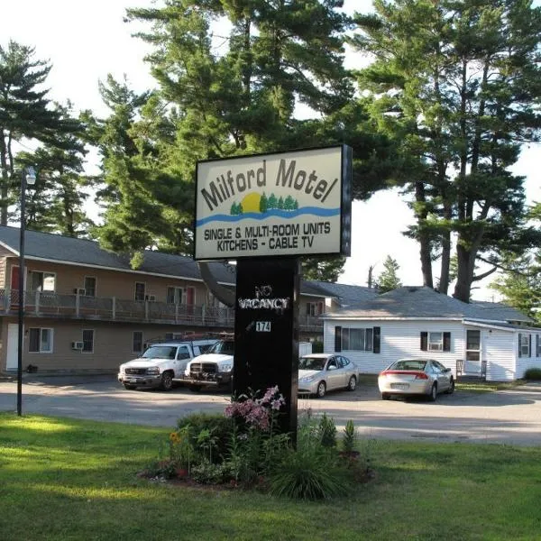 Milford Motel On the River，位于Orono的酒店