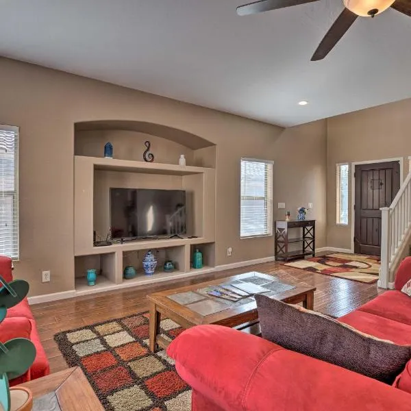 Maricopa Home w/ Outdoor Seating, 2 Mi to Golf!，位于Maricopa的酒店