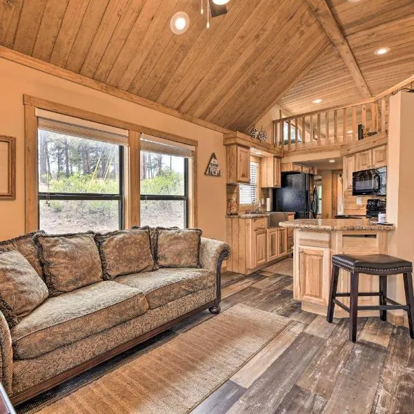 Pagosa Springs Tiny Cabin Fish, Hike, Ski and Soak!，位于帕戈萨斯普林斯的酒店