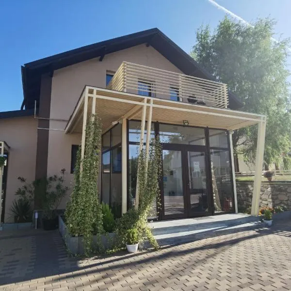 Pensiunea Prestige House，位于Linteşti的酒店