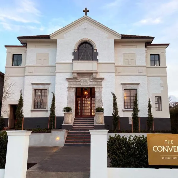 The Convent Hotel，位于Te Atatu的酒店