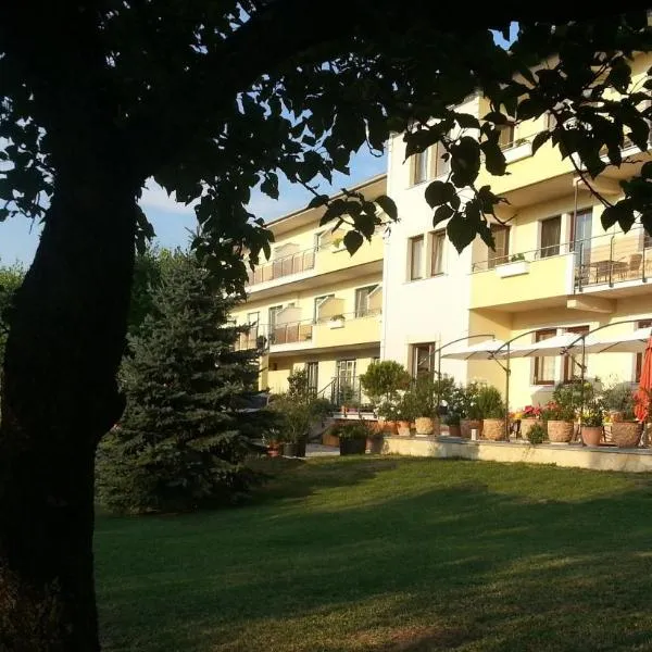 米特尔蓬克特酒店，位于布尔根兰州圣马尔加勒滕的酒店