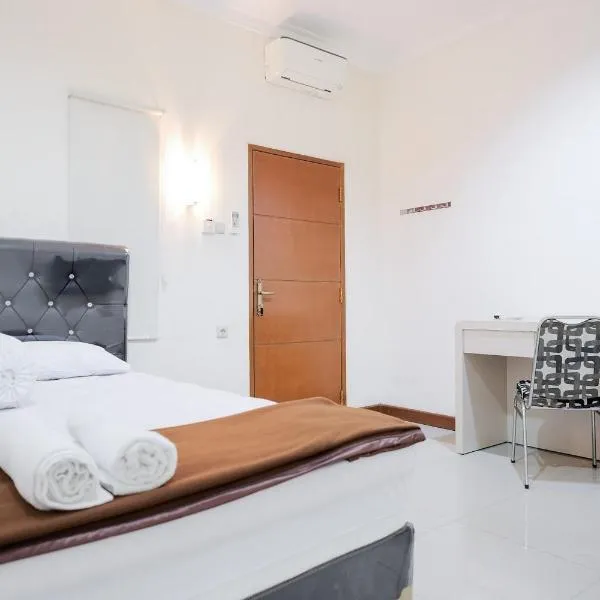 wisma delapan Mitra RedDoorz，位于雅加达的酒店