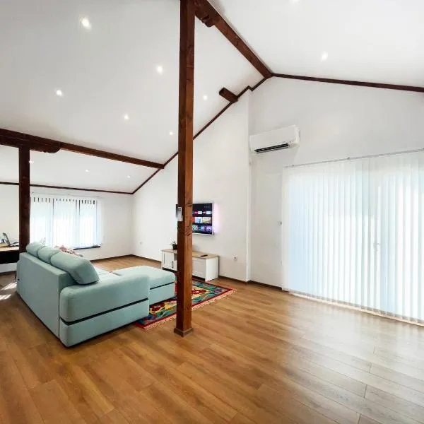 Stylish loft studio with great view to Ardino，位于Slivka的酒店