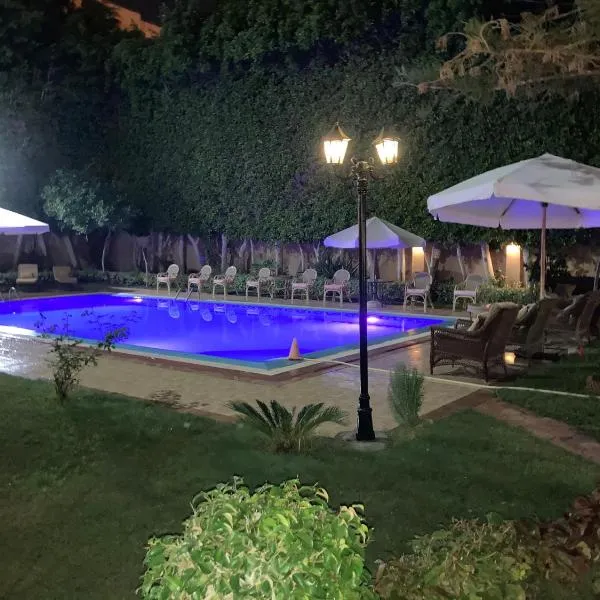 阿尔法多斯豪华度假屋，位于El-Shaikh Mabrouk的酒店