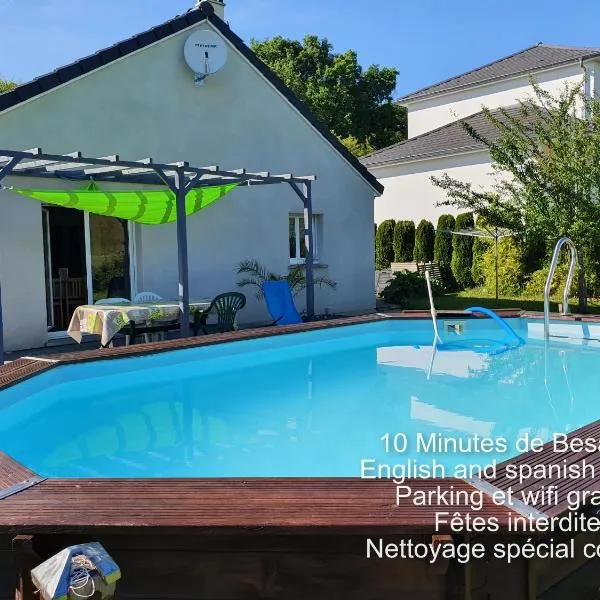 2 vraies chambres privées au calme dans villa de campagne plain-pied 105m2 avec piscine à Montfaucon，位于Nancray的酒店