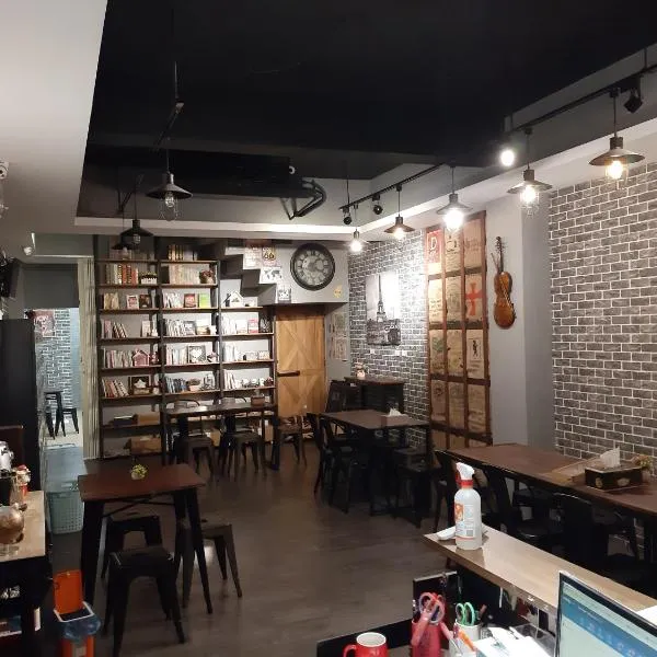 Quiet Hostel - Minquan Inn，位于Tainan City的酒店