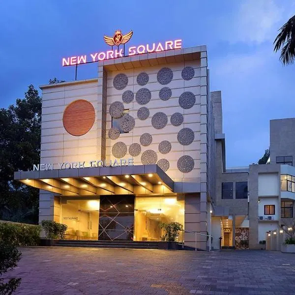 Hotel New York Square，位于Aranmūla的酒店