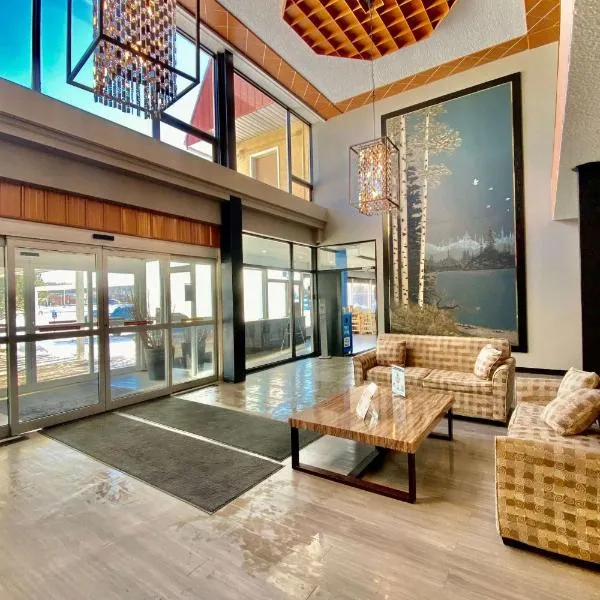 Ramada by Wyndham Whitecourt,位于怀特考特的酒店