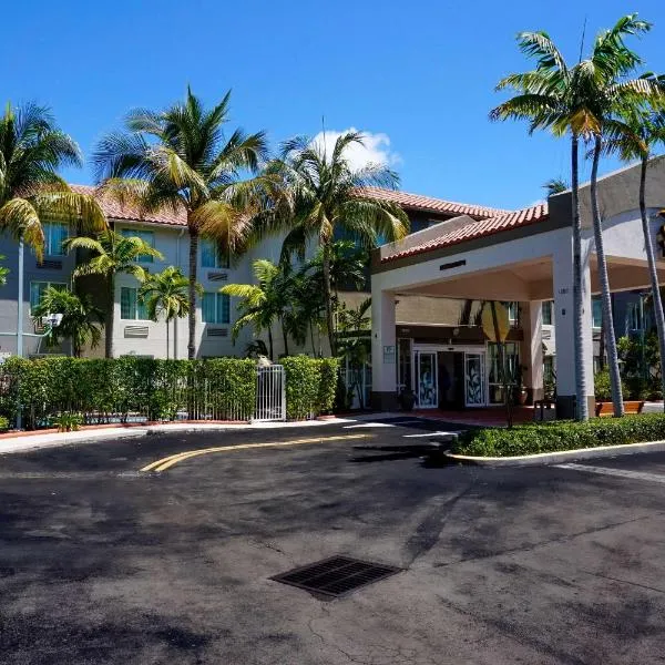 司丽普达尼亚滩酒店，位于迈阿密花园的酒店