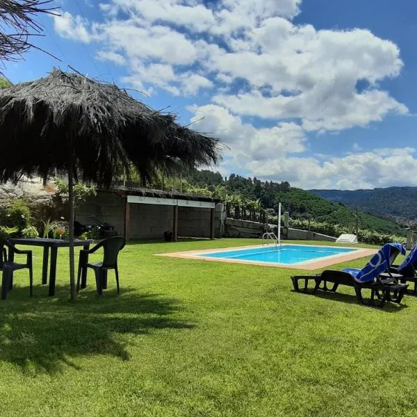 Casa A Chairiña y A Revolta，位于阿尔诺亚的酒店