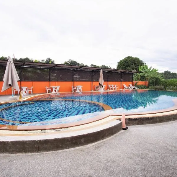 玛瑞姆别墅泳池度假屋，位于Ban San Pa Yang (1)的酒店