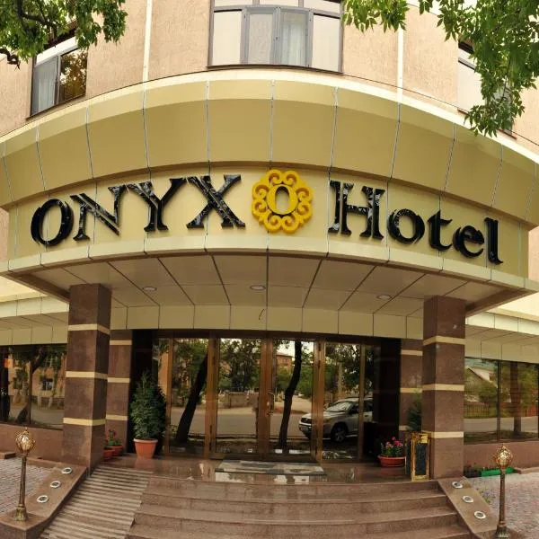 Onyx Hotel Bishkek，位于Malovodnoye的酒店