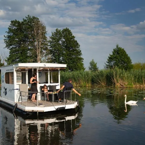 HAVEL-Cruiser Hausboot-Flöße mit Stil，位于哈弗尔河畔勃兰登堡的酒店