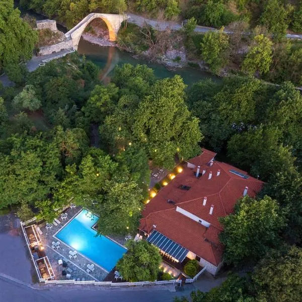 Κonitsa Gefyri hotel，位于Loutra Amarantou的酒店