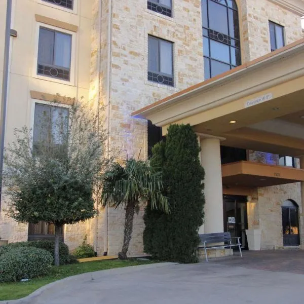 Comfort Inn & Suites Dallas Medical-Market Center，位于Oak Cliff的酒店