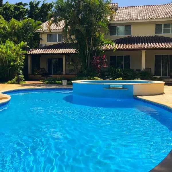 Villas Del Jardin 7，位于瓜亚卡内斯的酒店