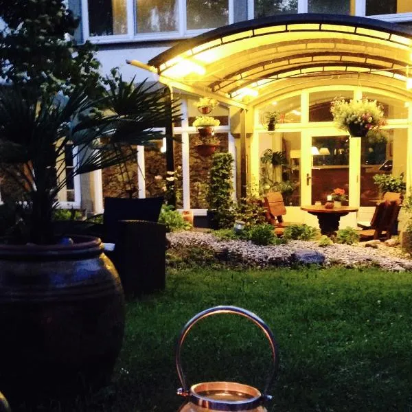 Dein Gutshof Hotel & Ferienwohnungen，位于格尔利茨的酒店