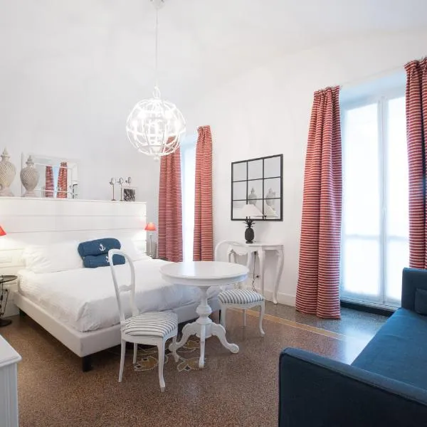 滨海迷人客房酒店，位于菲纳莱利古雷的酒店